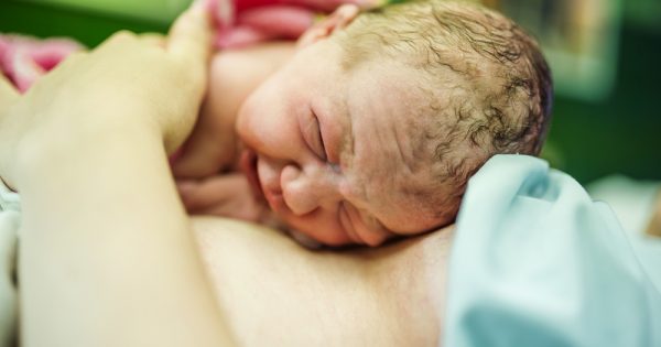 Toute la magie de l’allaitement avec le Breast Crawl Toute la magie de l'allaitement avec le Breast Crawl