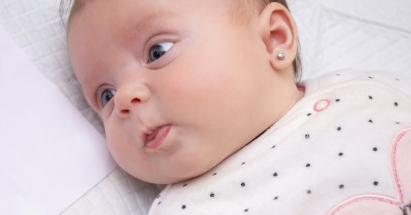 9 bonnes raisons de ne pas percer les oreilles des petites filles