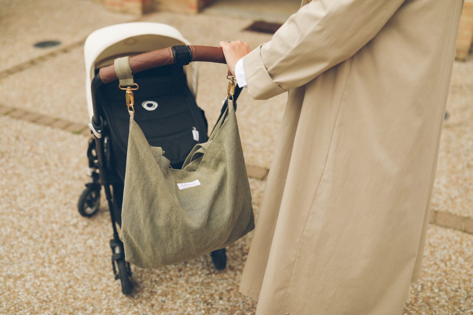 Adorna sublime la femme dans sa maternité Adorna
