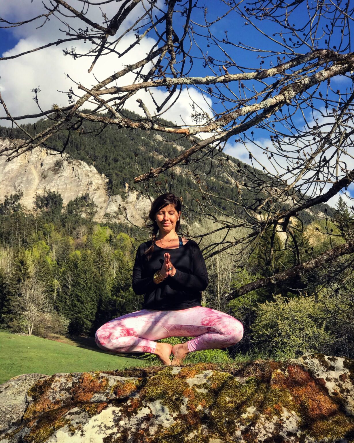 Ayurveda : conseils et rituels pour une transition printanière en douceur, avec l’E-book de Caroline Favre