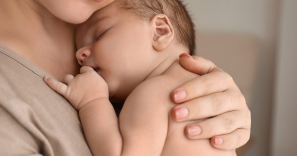 Courez et consolez vos enfants ! L’autoconsolation n’aide pas Courez et consolez vos enfants ! L'autoconsolation n'aide pas