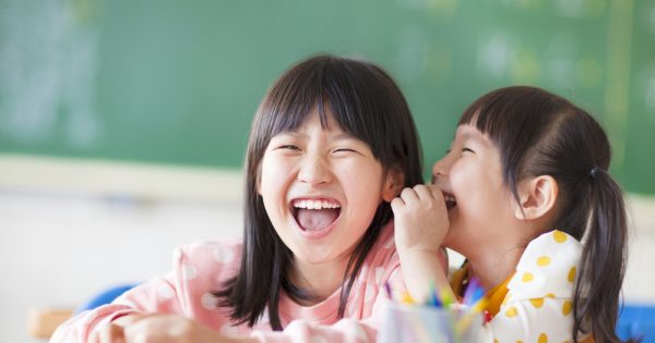 Japon et Covid, les enfants peuvent enfin recommencer à bavarder pendant les repas