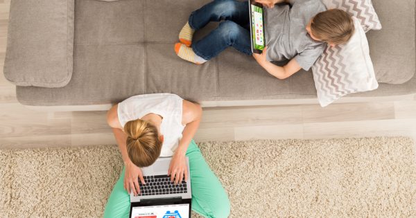 Les enfants et les dangers du web : conseils de la police postale