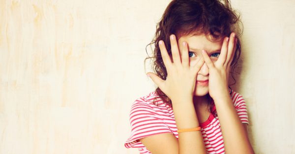 Les enfants timides : est-ce vraiment un problème ? Les enfants timides : est-ce vraiment un problème ?