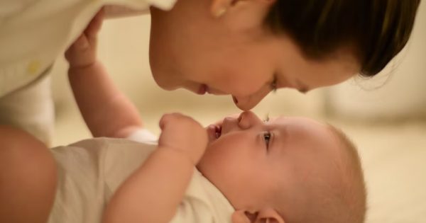 L'importance de parler au bébé, mais pas au bébé !