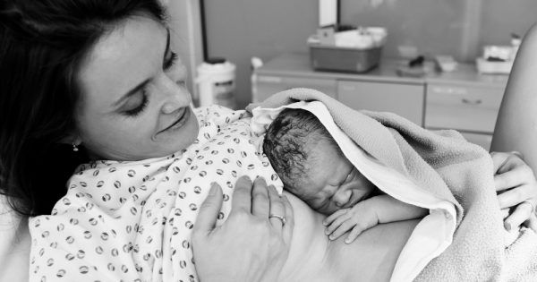 Post-partum : l’heure sacrée de la mère et du bébé devient un rituel Post-partum : l'heure sacrée de la mère et du bébé devient un rituel