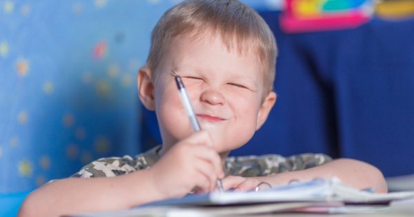 Préscolarisation : les experts affirment que les enfants ne devraient pas apprendre à lire et à écrire avant l’âge de 6 ans Préscolarisation : les experts affirment que les enfants ne devraient pas apprendre à lire et à écrire avant l'âge de 6 ans