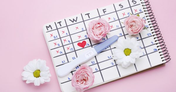 Suis-je enceinte ou mes règles arrivent-elles ? Comparaison des symptômes