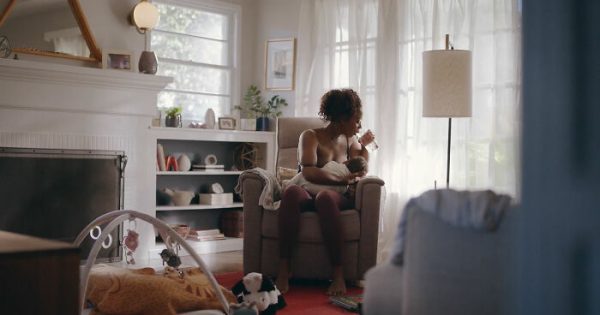 Voici ce qu’est vraiment l’allaitement : le spot qui a fait sensation aux Golden Globes (VIDEO) Voici ce qu'est vraiment l'allaitement : le spot qui a fait sensation aux Golden Globes (VIDEO)
