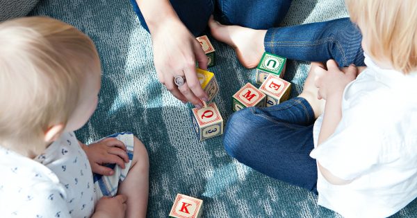 A quel âge les premiers souvenirs se forment-ils chez l'enfant ?