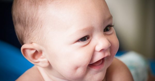 Des fossettes sur les joues ? Voici le caractère de votre enfant