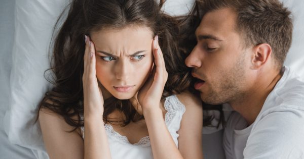 Dormir avec un partenaire bruyant nuit au bien-être mental et physique Dormir avec un partenaire bruyant nuit au bien-être mental et physique
