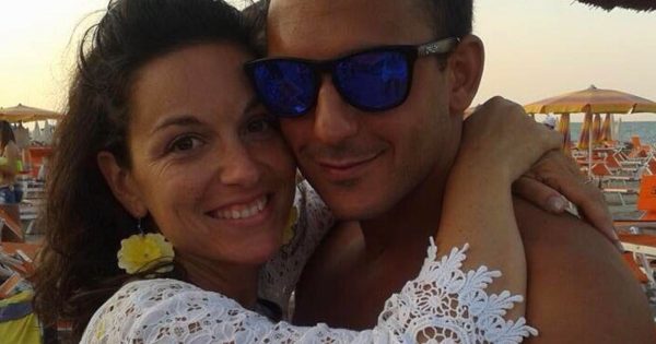 Elle quitte son enfant à seulement 37 ans, mais lui envoie un livre en cadeau à chaque anniversaire.