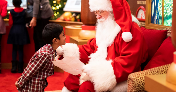 Faut-il dire à ses enfants que le Père Noël n’existe pas ? Faut-il dire à ses enfants que le Père Noël n'existe pas ?