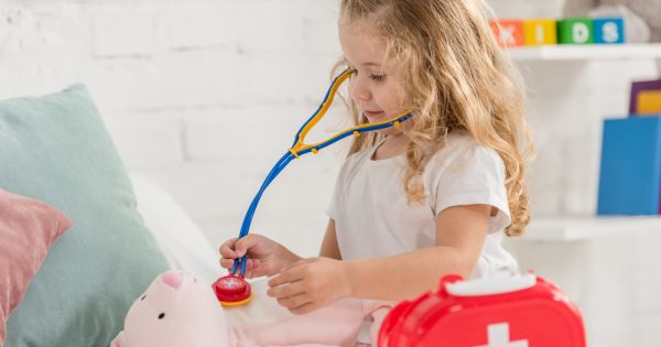 Le jeu du « faire semblant » pour grandir et exorciser ses peurs Le jeu du "faire semblant" pour grandir et exorciser ses peurs