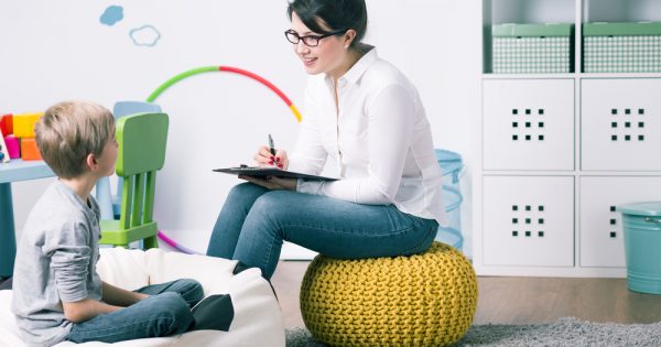 Le neuropsychiatre de l'enfant : qui est-il et quand est-il nécessaire ?