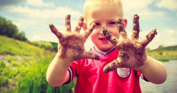 Les enfants finlandais jouent. Et ils apprennent à lire à 7 ans