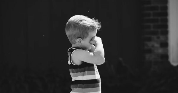 Les fausses crises de larmes de bébé : comment les gérer ?