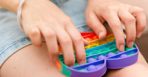 Pop it : accroche mais aussi jeu éducatif Pop it : accroche mais aussi jeu éducatif