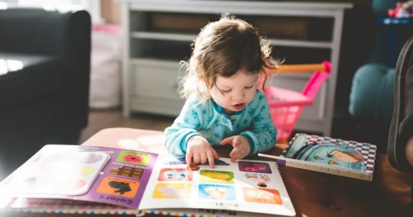 Pourquoi les enfants aiment-ils entendre la même histoire encore et encore ? Pourquoi les enfants aiment-ils entendre la même histoire encore et encore ?