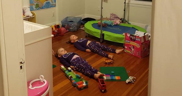 Si tu ne bouges pas, le pyjama léger se recharge : l’astuce d’une maman avec ses filles. Si tu ne bouges pas, le pyjama léger se recharge : l'astuce d'une maman avec ses filles.