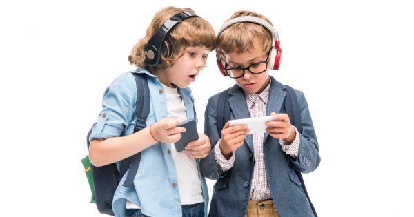 Smartphones et enfants : appel des pédiatres : ne pas les donner à la première communion