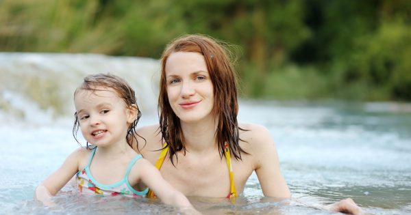 Spas et bains thermaux : à partir de quel âge les enfants peuvent-ils y aller ?