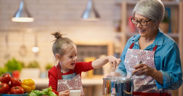 Trois choses que les grands-parents peuvent faire mieux que les parents