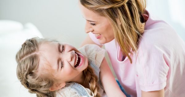 A quel âge commence le sens de l’humour ? C’est ce qui fait rire les enfants A quel âge commence le sens de l'humour ? C'est ce qui fait rire les enfants