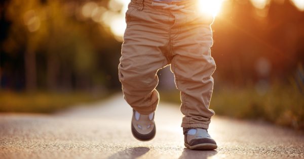 Apprendre à marcher : 7 conseils pour encourager la marche