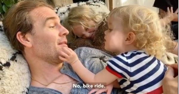 James Van Der Beek exprime son chagrin suite à la perte de son sixième enfant sur les réseaux sociaux. James Van Der Beek exprime son chagrin suite à la perte de son sixième enfant sur les réseaux sociaux.