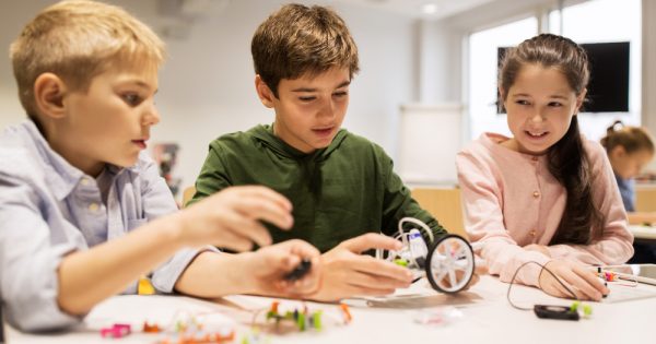 L’enseignement en laboratoire : ce qu’il est et comment il fonctionne L'enseignement en laboratoire : ce qu'il est et comment il fonctionne