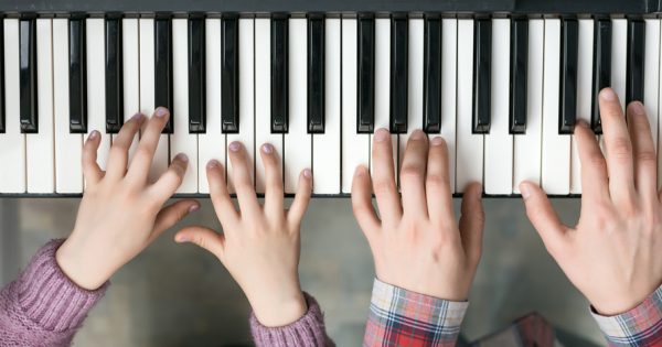 L’importance de la musique dans le développement psycho-physique de l’enfant L'importance de la musique dans le développement psycho-physique de l'enfant