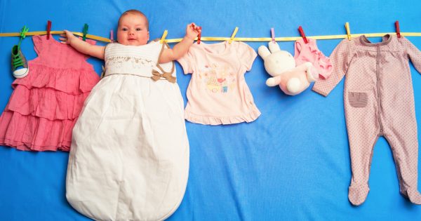 Sac de couchage pour bébés endormis : avantages et inconvénients