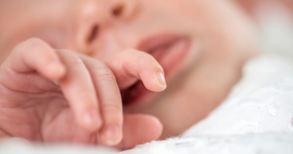 Alessandra, la première petite fille italienne à naître après une greffe d'utérus, est née.