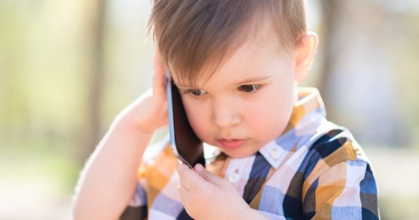Comment le langage d'un enfant se développe-t-il jusqu'à l'âge de 3 ans ?