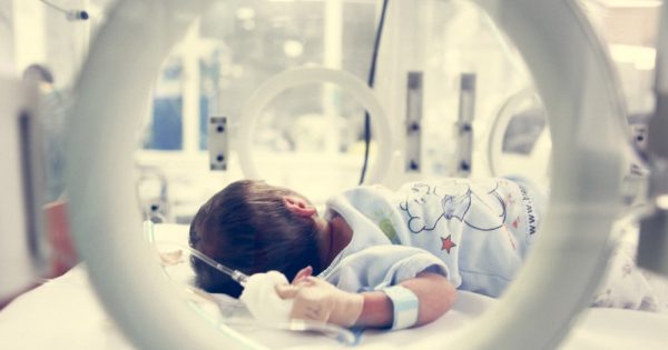 L'âge avancé du père peut constituer un risque pour l'enfant.