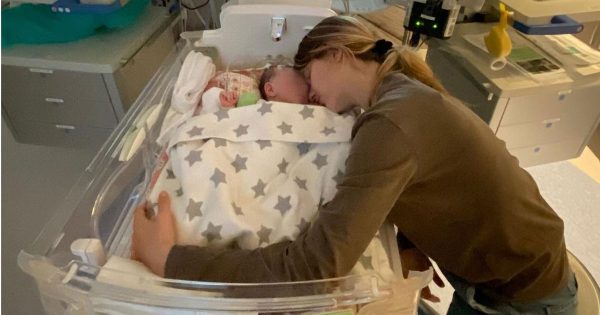 Le post de la femme de Kledi pour se souvenir de la bataille de son fils contre la méningo-encéphalite