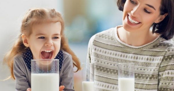 Le surpoids et l’obésité chez les enfants ? Le lait entier est le remède Le surpoids et l'obésité chez les enfants ? Le lait entier est le remède