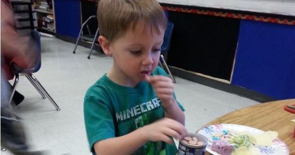 L'enfant est allergique, l'enseignant lui offre une fête spéciale.