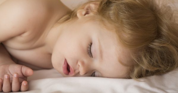 Les enfants et l'heure du coucher : comment se comporter en vacances ?