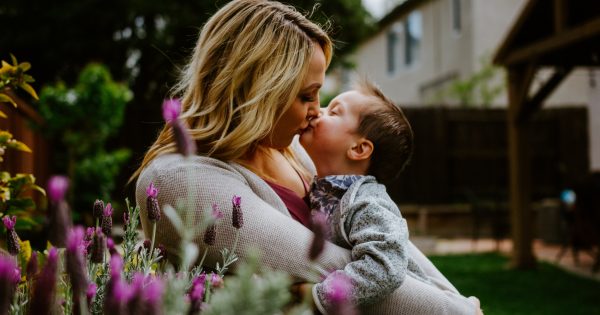 Les nombreux moments de tendresse d'un enfant