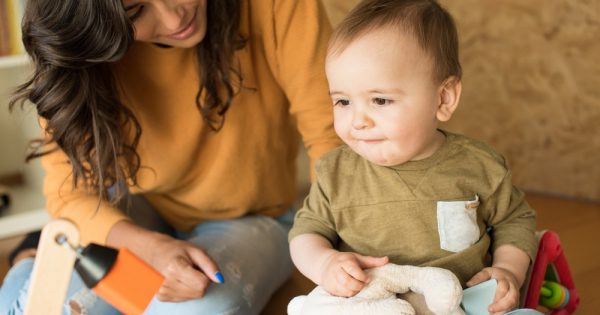 L'éternelle question : crèche ou baby-sitter ?