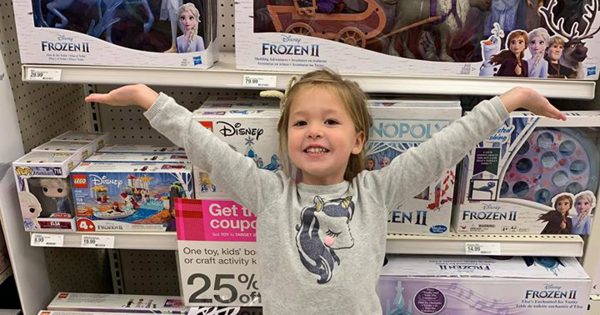 L'idée d'une mère pour survivre à Noël dans les magasins de jouets