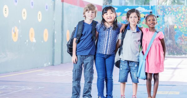 Maman, comment se fait-il que cet enfant ait le visage brun ? Éduquer les enfants sur les différences ethniques
