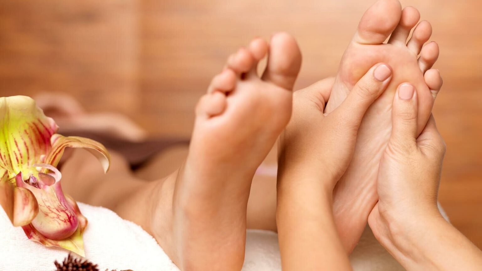 Massage : pourquoi se faire masser les pieds fait du bien ? Massage : pourquoi se faire masser les pieds fait du bien ?