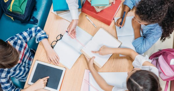 Pas de devoirs et des cours moins stressants : la méthode Modi dans une école de Milan