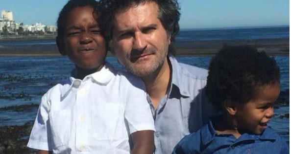 Un père italien célibataire gagne la bataille pour adopter deux enfants