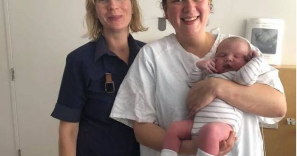 Un petit garçon australien de près de 6 kilos vient au monde par accouchement naturel