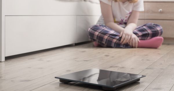 Anorexie chez les filles : les médias sociaux en seraient la cause Anorexie chez les filles : les médias sociaux en seraient la cause